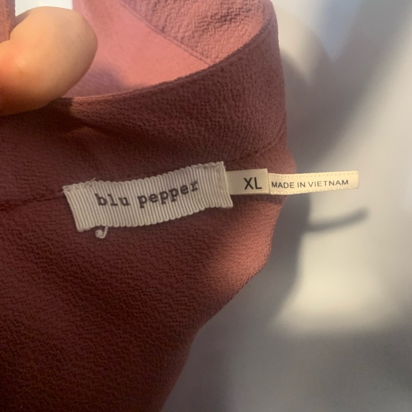 Blu Pepper Shoulder cut out XL Blouse - Picture 5 of 5